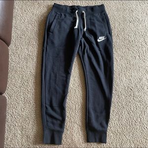 NWT Nike Joggers Sweatpants CN8758-011
